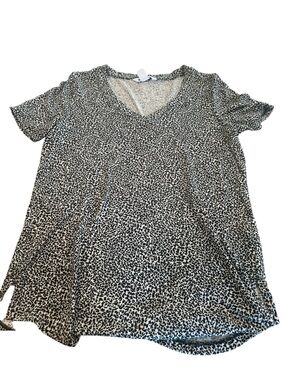Athleta Women's Black and White Leopard Print V-Neck Top small